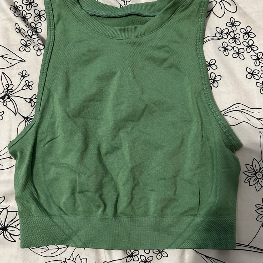 Alphalete stratus crop tank